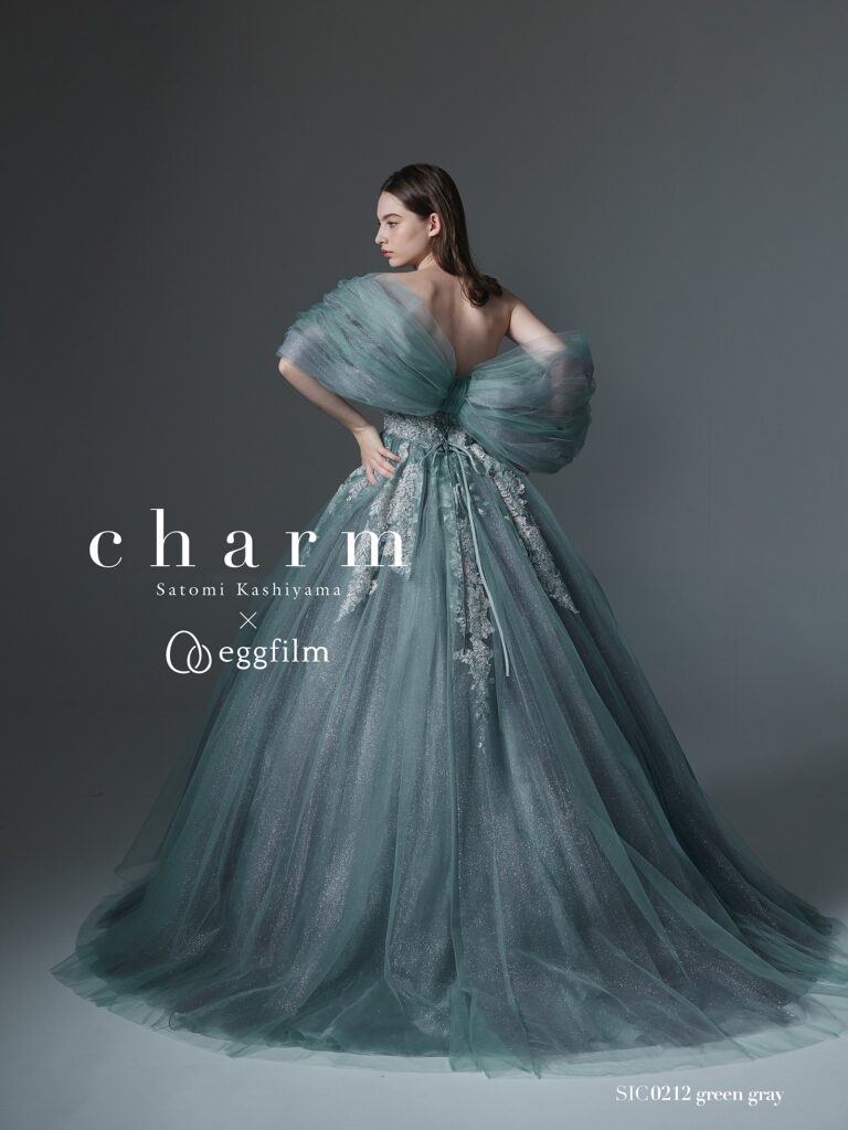 SIC0212(グリーングレー) | ”シャイニードレスにときめいて!バズること間違いなしの最旬グリーングレー”グレーがかった大人めグリーンにシルバーラメをON。繊細で上品な輝きを求めるcharmガールにおすすめのバズリカラーです。