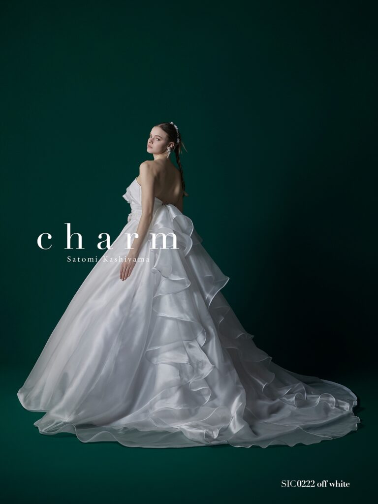 SIC0222(オフホワイト) | ”トップスの個性を生かす、インポートメッシュオーガン”ふっくりしたボリュームを表現させるクチュールモードが今の気分。トップスのフリルトップを外してバックトレーンのみでシンプルにも着こなせるバックコンシャスなドレス。