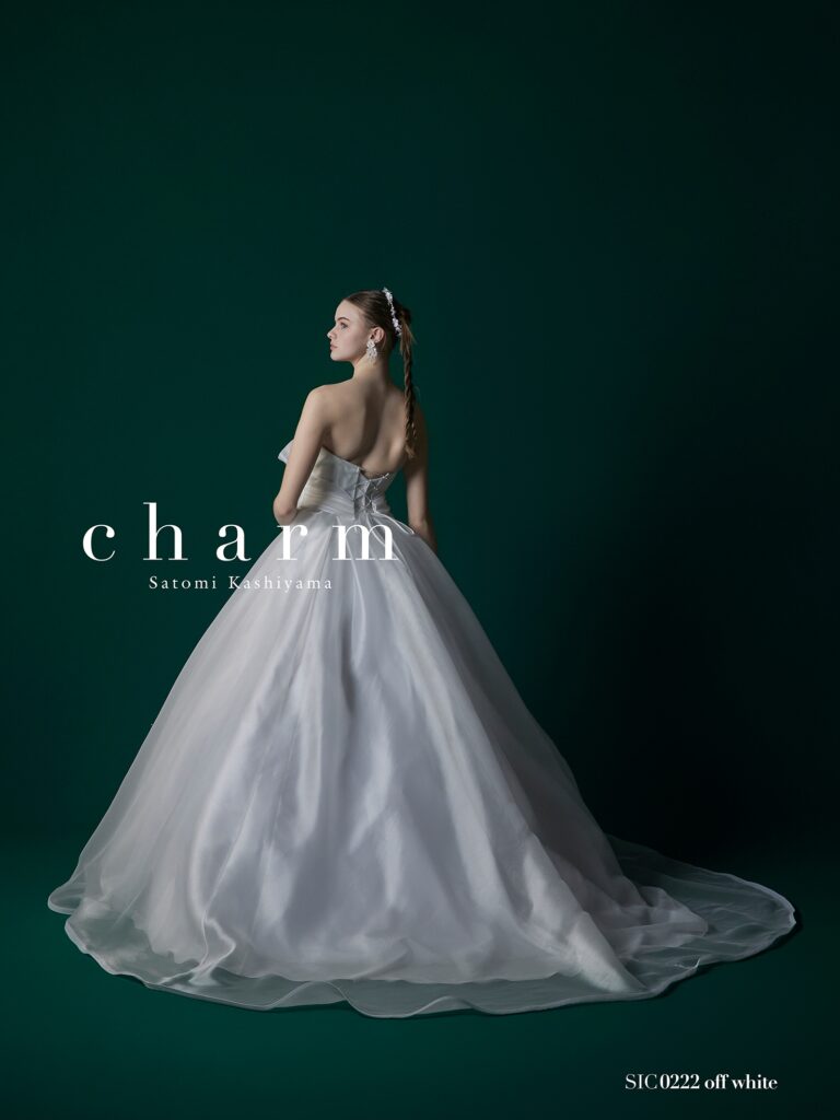 SIC0222(オフホワイト) | ”トップスの個性を生かす、インポートメッシュオーガン”ふっくりしたボリュームを表現させるクチュールモードが今の気分。トップスのフリルトップを外してバックトレーンのみでシンプルにも着こなせるバックコンシャスなドレス。