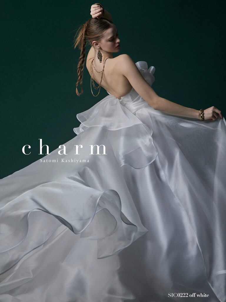 SIC0222(オフホワイト) | ”トップスの個性を生かす、インポートメッシュオーガン”ふっくりしたボリュームを表現させるクチュールモードが今の気分。トップスのフリルトップを外してバックトレーンのみでシンプルにも着こなせるバックコンシャスなドレス。